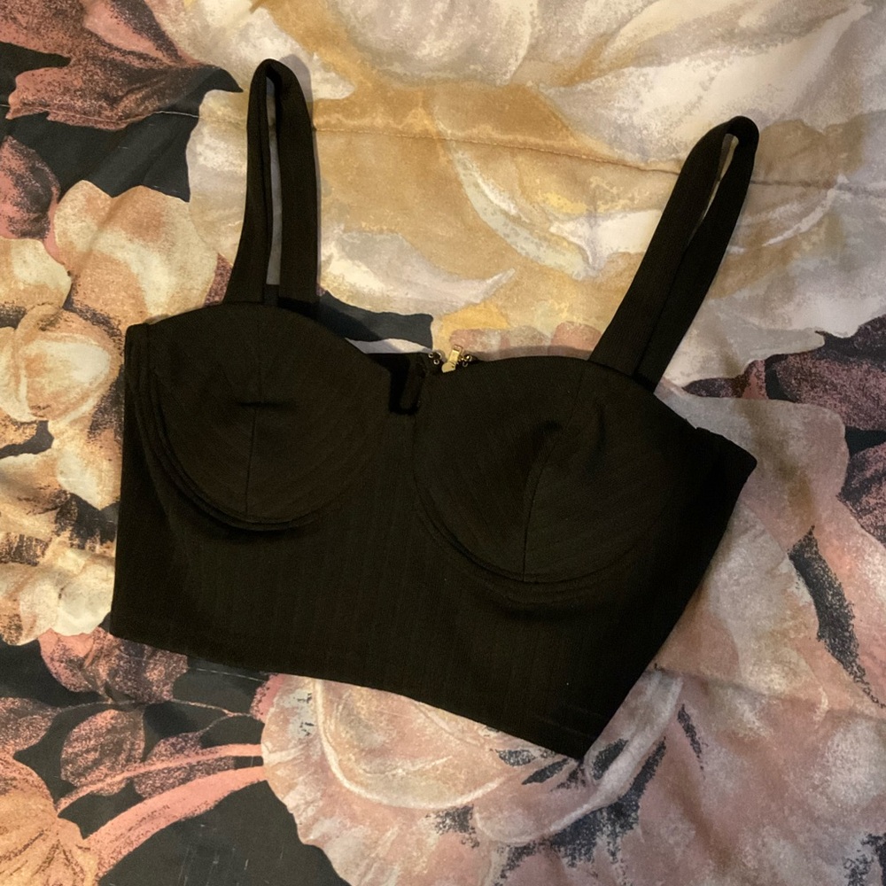 Black cropped tank top